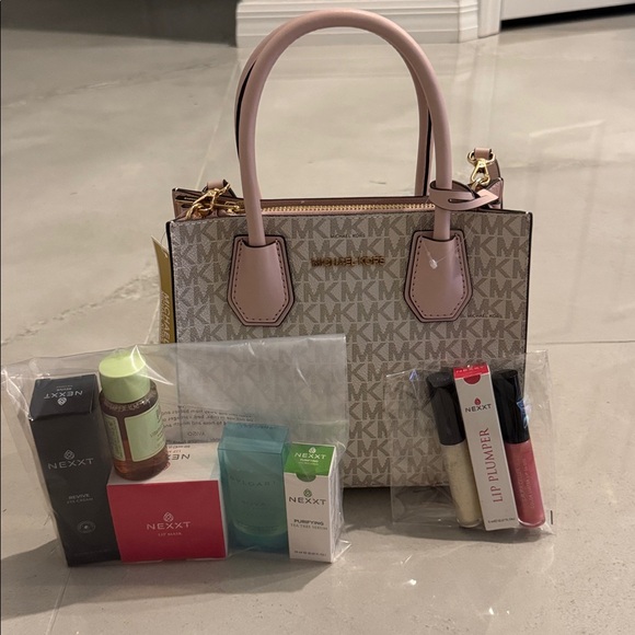 Handbags - BAG 18 — $561 MIXED RETAIL